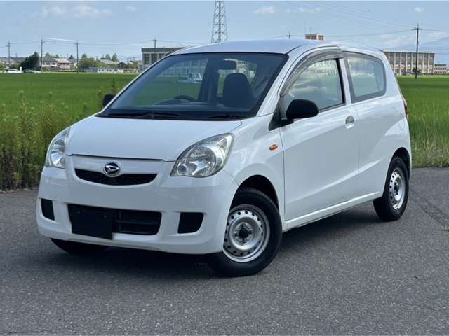 Daihatsu Mira 4