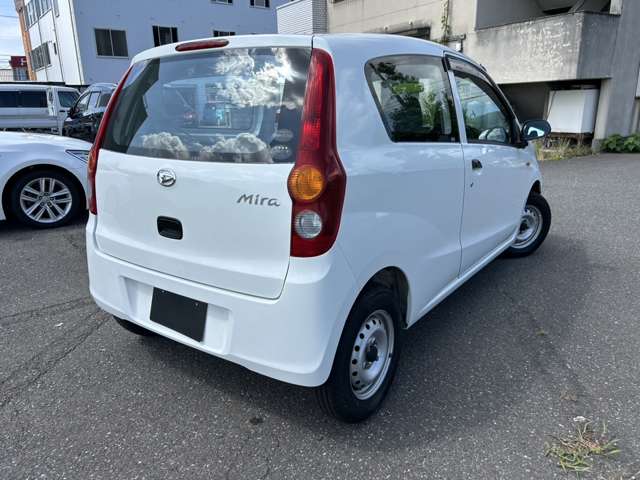 Daihatsu Mira 8