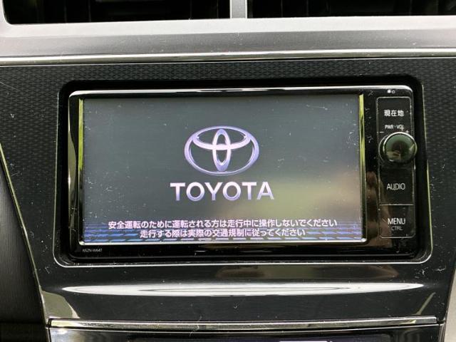 Toyota Prius α 4