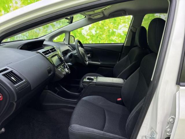 Toyota Prius α 8