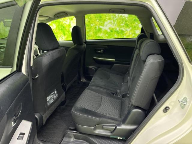 Toyota Prius α 9