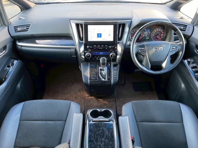 Toyota Alphard 4