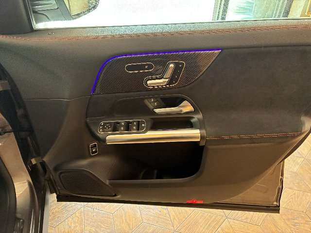 Mercedes-Benz GLA-Class 11
