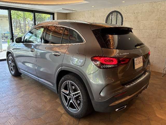 Mercedes-Benz GLA-Class 6