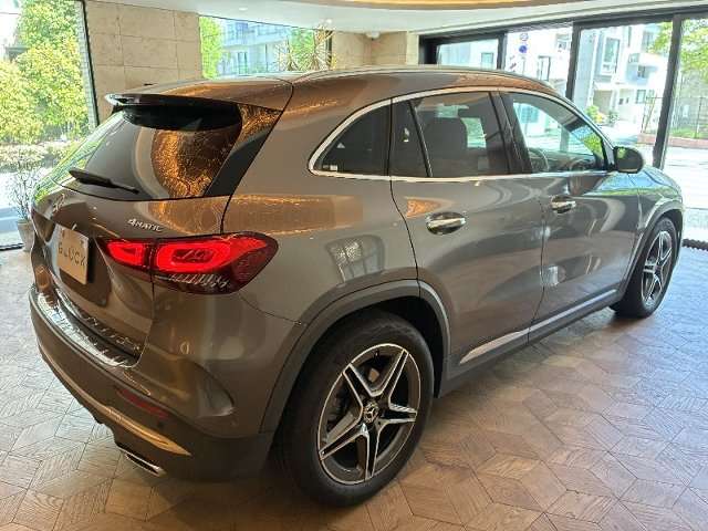 Mercedes-Benz GLA-Class 8