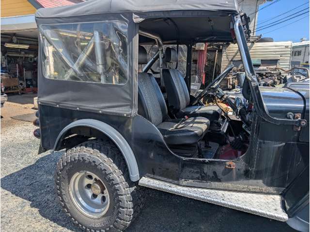 Mitsubishi Jeep 3