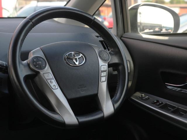 Toyota Prius α 11