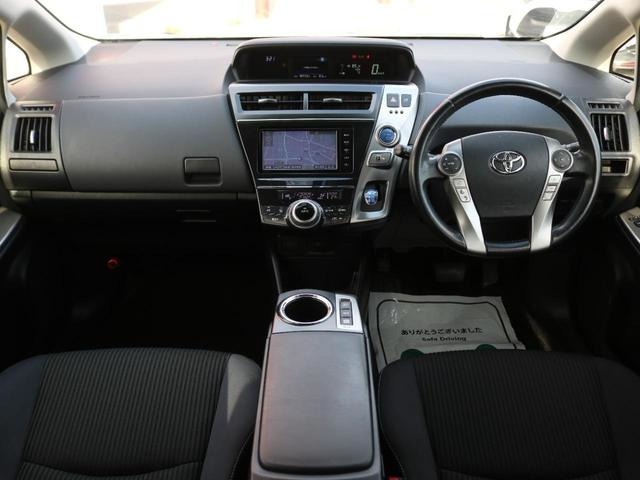 Toyota Prius α 4
