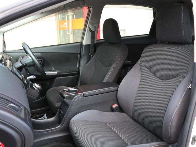 Toyota Prius α 5