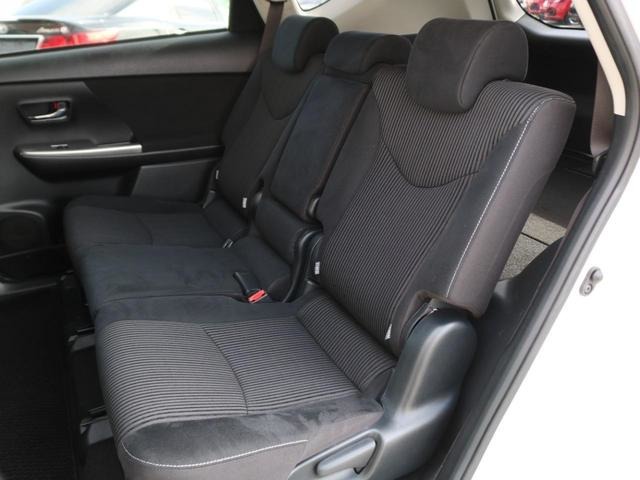 Toyota Prius α 6