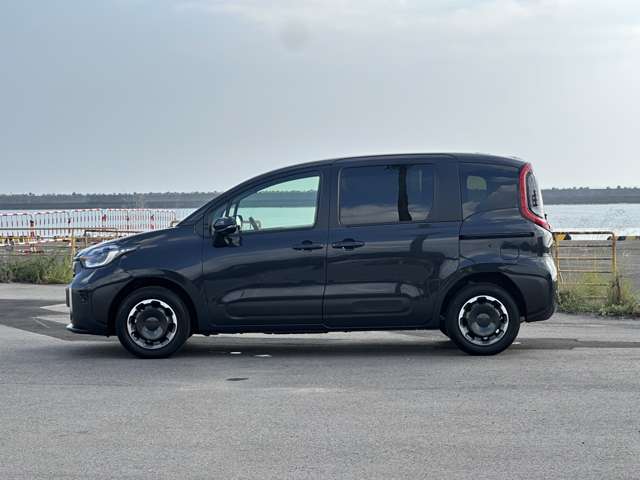 Toyota Sienta 3