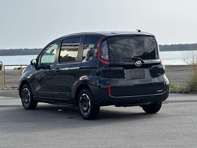 Toyota Sienta 5