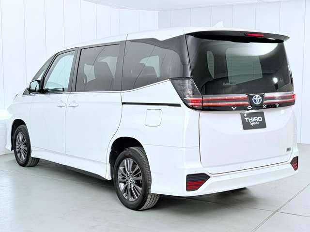 Toyota Voxy 11