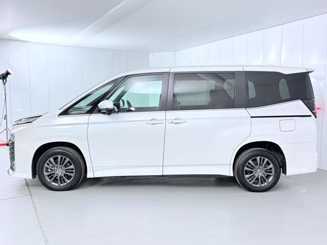 Toyota Voxy 12