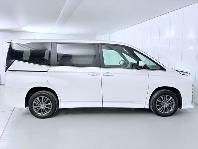 Toyota Voxy 8