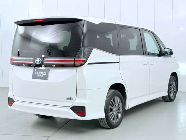 Toyota Voxy 9