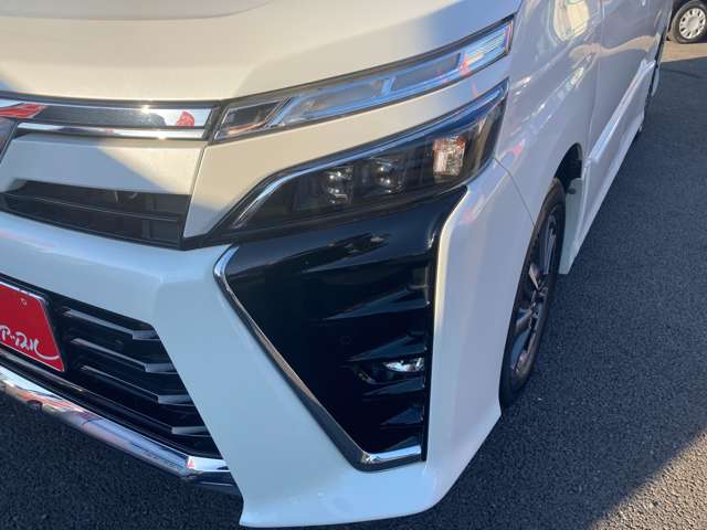 Toyota Voxy 12