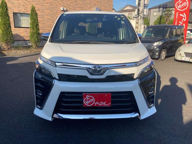 Toyota Voxy 3