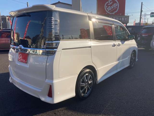 Toyota Voxy 6