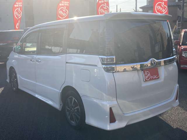 Toyota Voxy 8