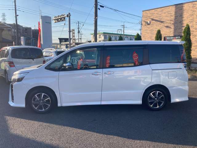 Toyota Voxy 9