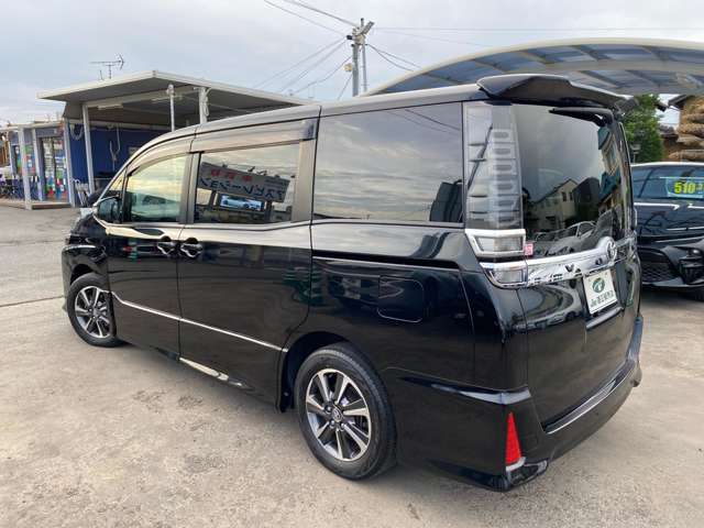 Toyota Voxy 11