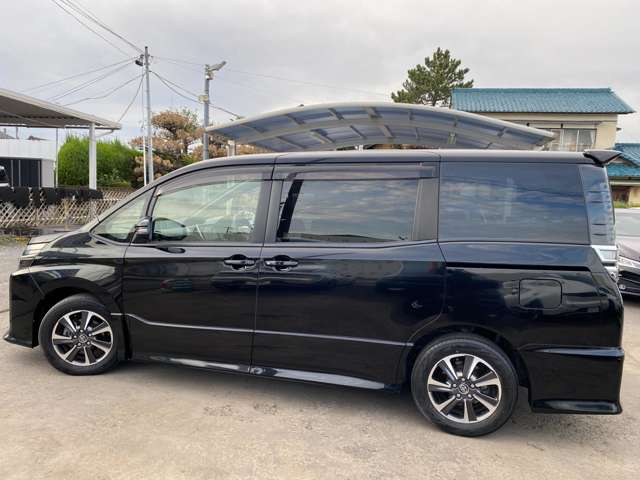 Toyota Voxy 12