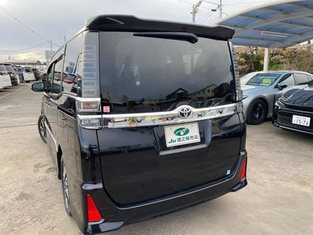Toyota Voxy 3