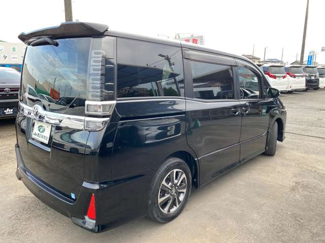 Toyota Voxy 10