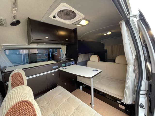 Toyota Hiace Van 4