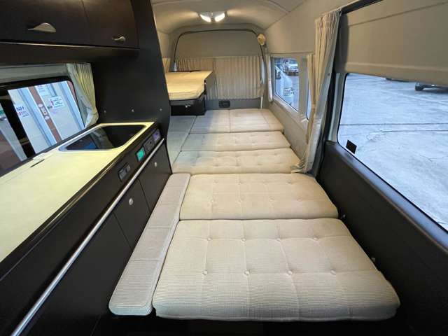 Toyota Hiace Van 6