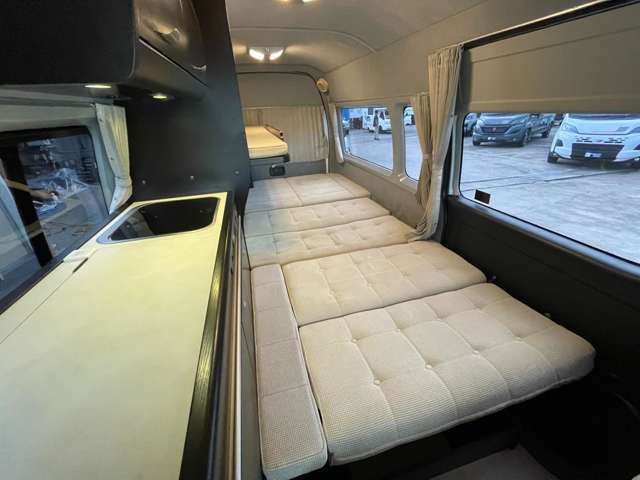 Toyota Hiace Van 7