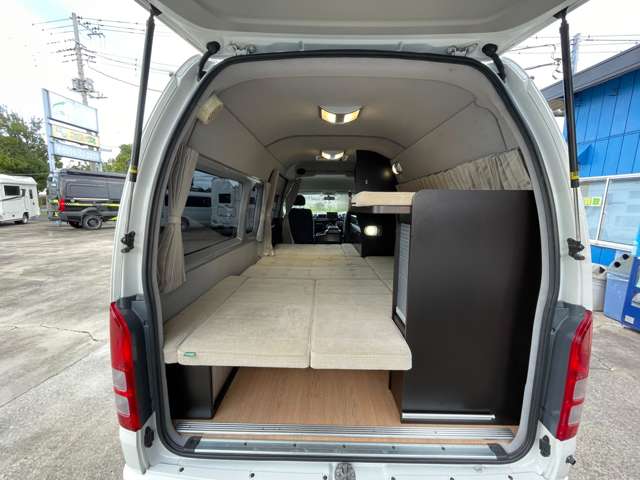 Toyota Hiace Van 8