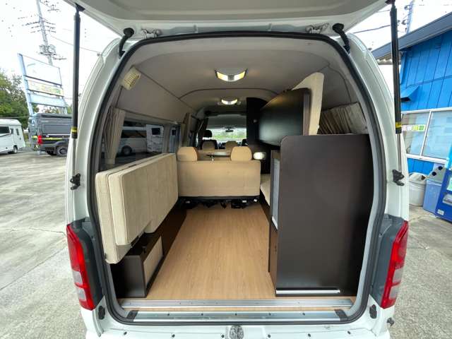 Toyota Hiace Van 9