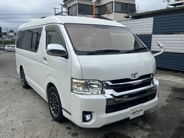 Toyota Hiace 2