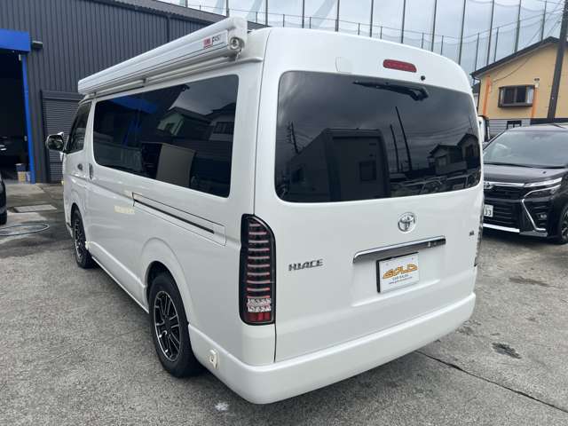 Toyota Hiace 4