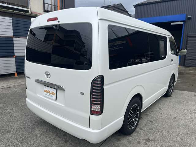 Toyota Hiace 6