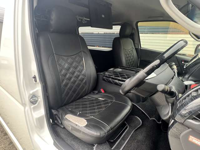 Toyota Hiace 7
