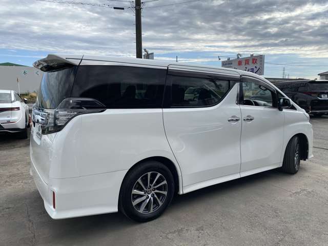 Toyota Vellfire 9