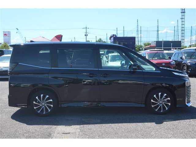 Toyota Voxy 3