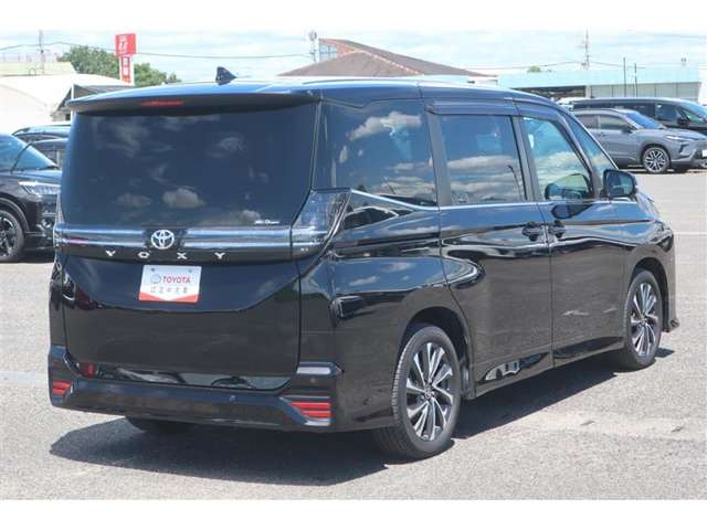 Toyota Voxy 4
