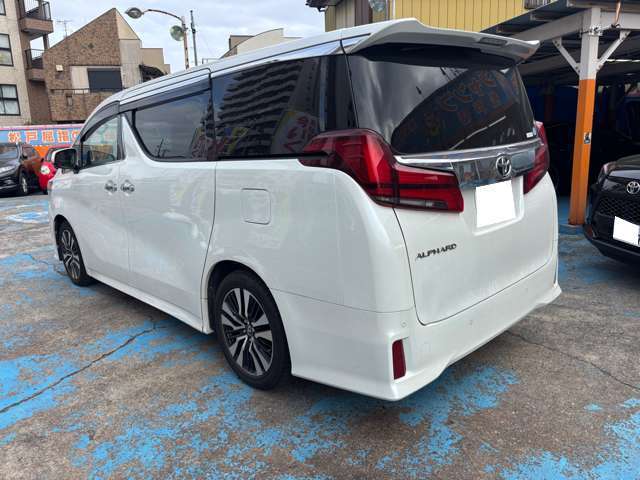 Toyota Alphard 4