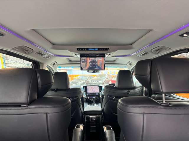 Toyota Alphard 6