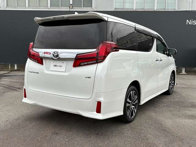 Toyota Alphard 6