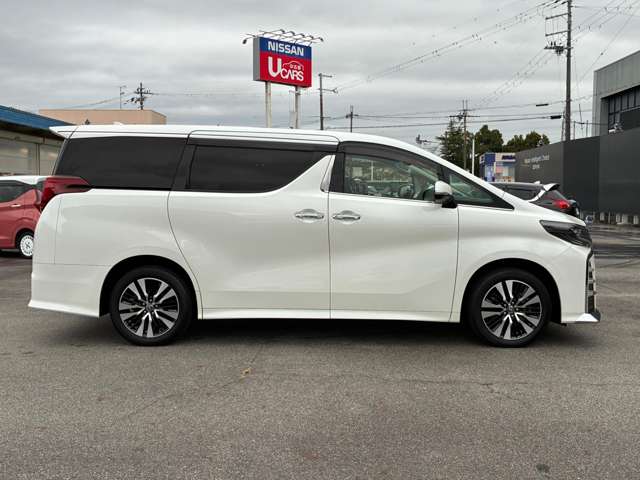 Toyota Alphard 9
