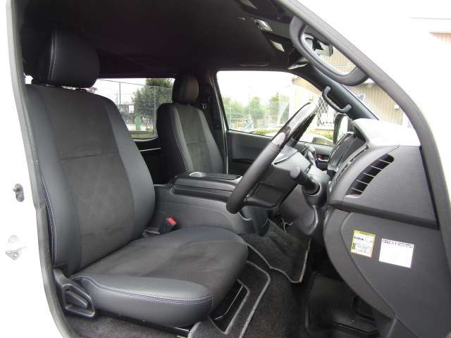Toyota Hiace Van 11