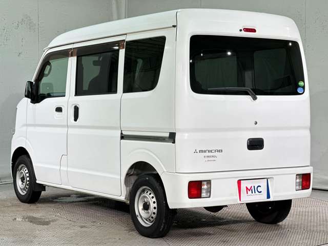 Mitsubishi Minicab Van 8