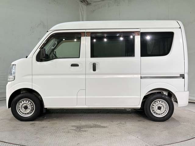 Mitsubishi Minicab Van 9