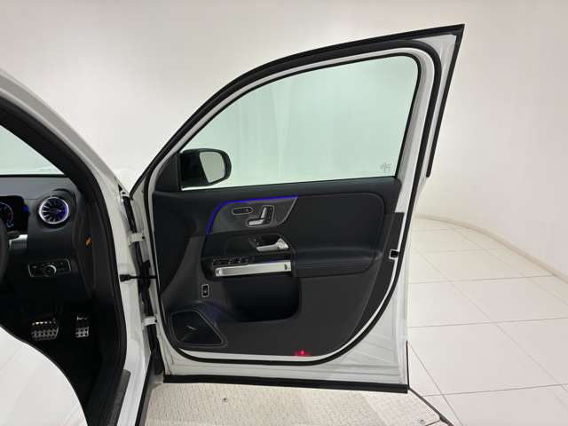 Mercedes-Benz GLB 6