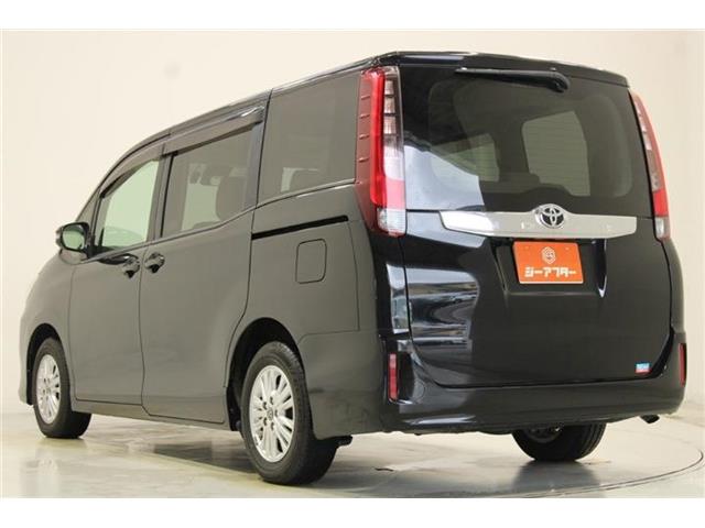 Toyota Noah 11